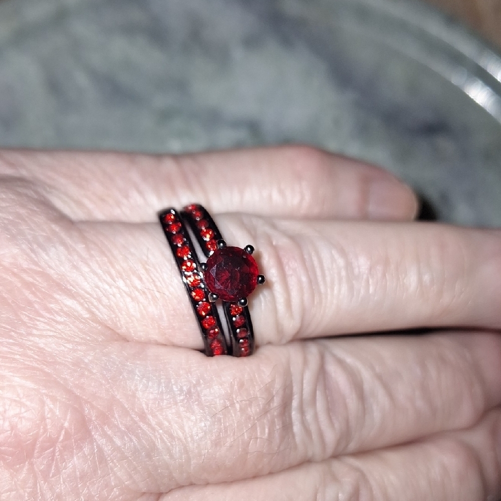 Elegant Goth Red and Black Women's Ring Set - Picture 3 of 8